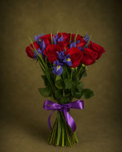 Rose og Iris Bukett